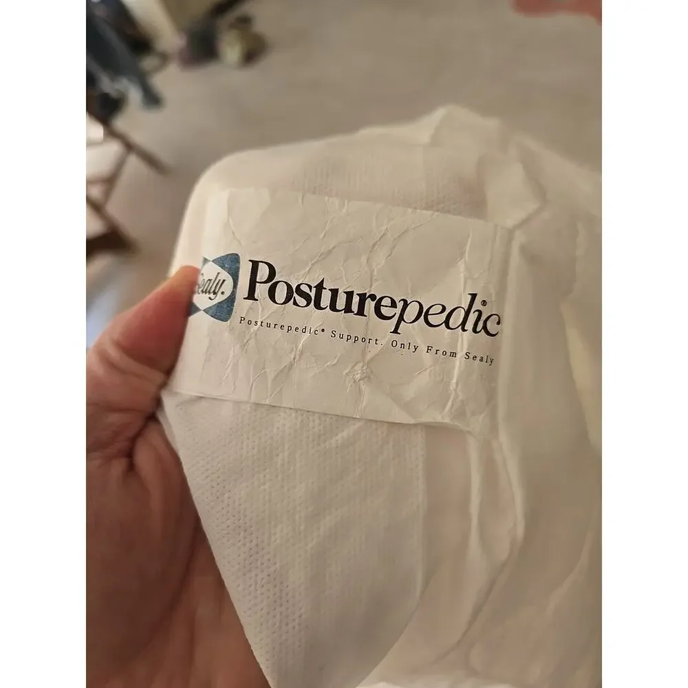 Posturepedic White Zippered Waterproof Quilted Mattress Protector Cover 39